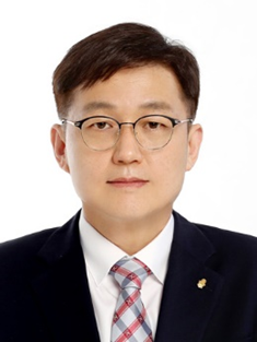 김 현 수 교수님 사진